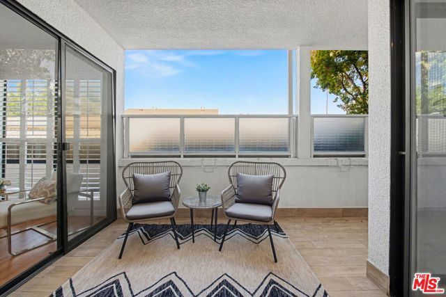 2276 S Beverly Glen Boulevard 207, Los Angeles, CA 90064