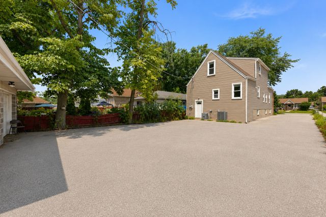 8019 46th Street, Lyons, IL 60534