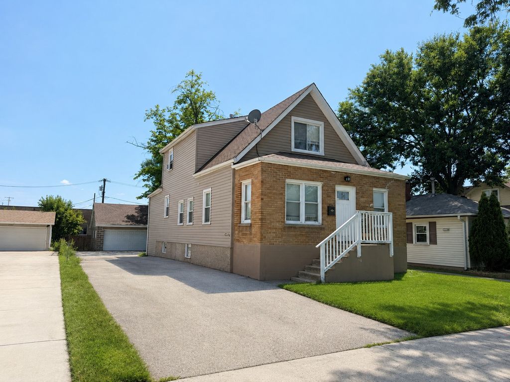 8019 46th Street, Lyons, IL 60534