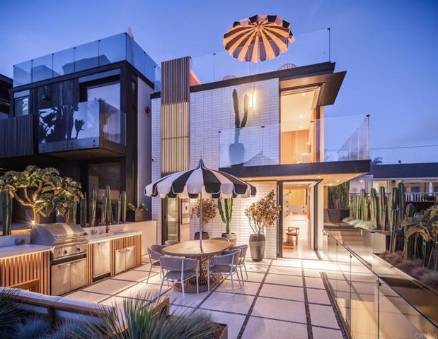 239 4th St, Encinitas, CA 92024