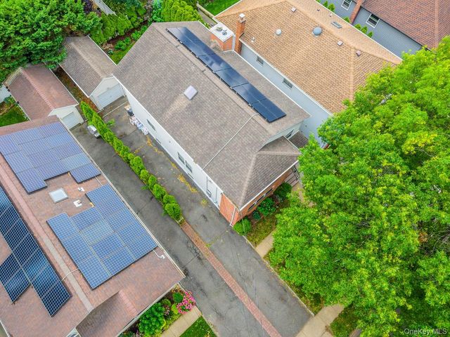 75 Cedar Place, Floral Park, NY 11001