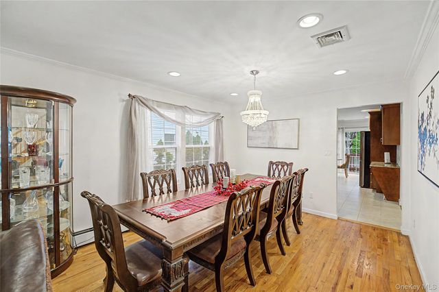 75 Cedar Place, Floral Park, NY 11001