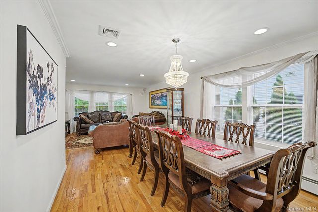 75 Cedar Place, Floral Park, NY 11001