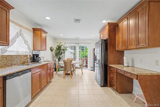 75 Cedar Place, Floral Park, NY 11001