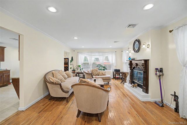 75 Cedar Place, Floral Park, NY 11001