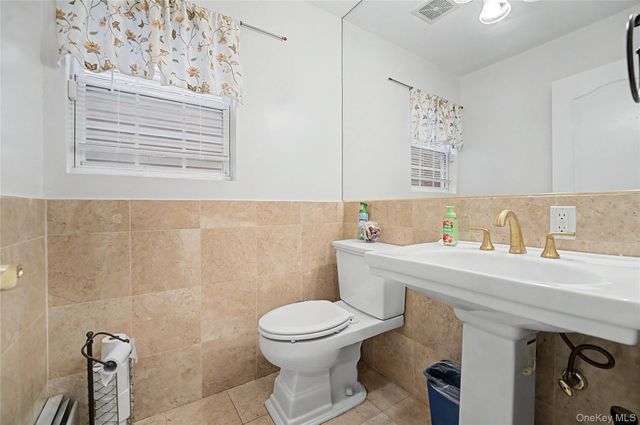 75 Cedar Place, Floral Park, NY 11001