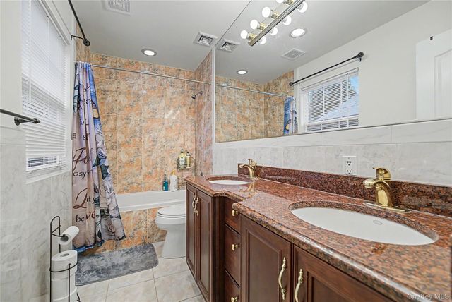 75 Cedar Place, Floral Park, NY 11001