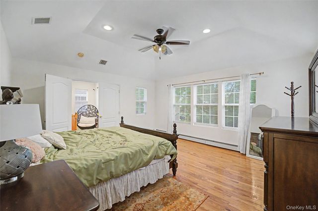 75 Cedar Place, Floral Park, NY 11001