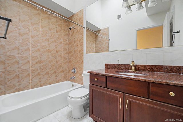 75 Cedar Place, Floral Park, NY 11001