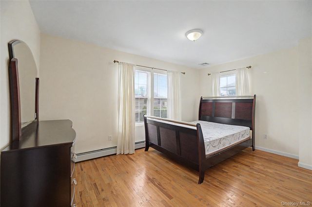75 Cedar Place, Floral Park, NY 11001