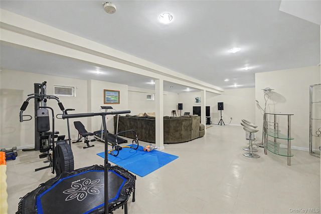 75 Cedar Place, Floral Park, NY 11001