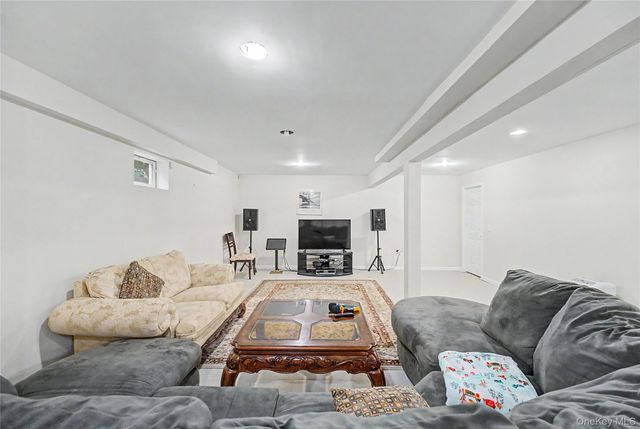75 Cedar Place, Floral Park, NY 11001