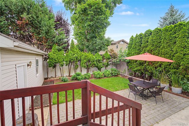 75 Cedar Place, Floral Park, NY 11001