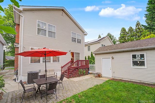 75 Cedar Place, Floral Park, NY 11001