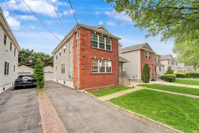 75 Cedar Place, Floral Park, NY 11001