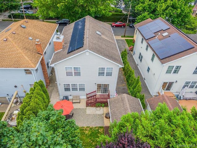 75 Cedar Place, Floral Park, NY 11001