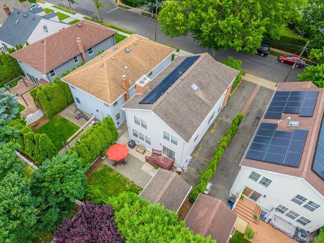 75 Cedar Place, Floral Park, NY 11001