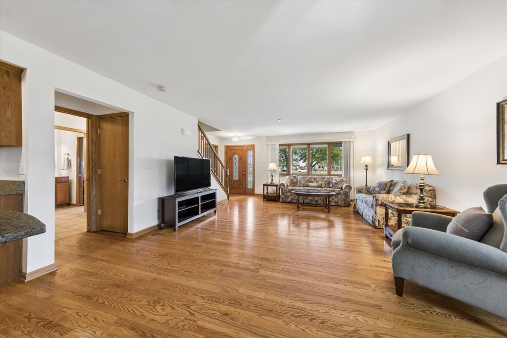 7024 Garden Lane, Bridgeview, IL 60455 — photo 3