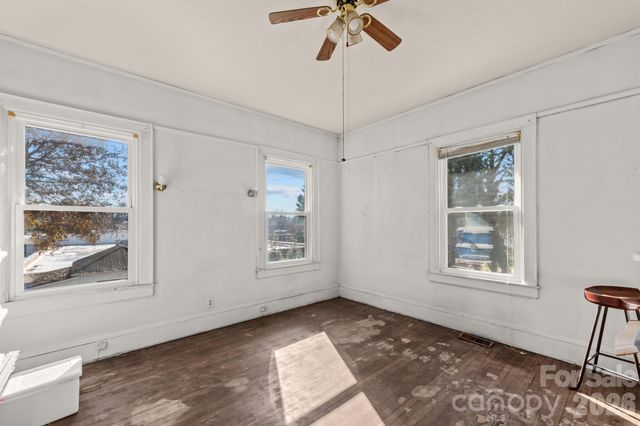 1011 Ashe Avenue NW, Lenoir, NC 28645