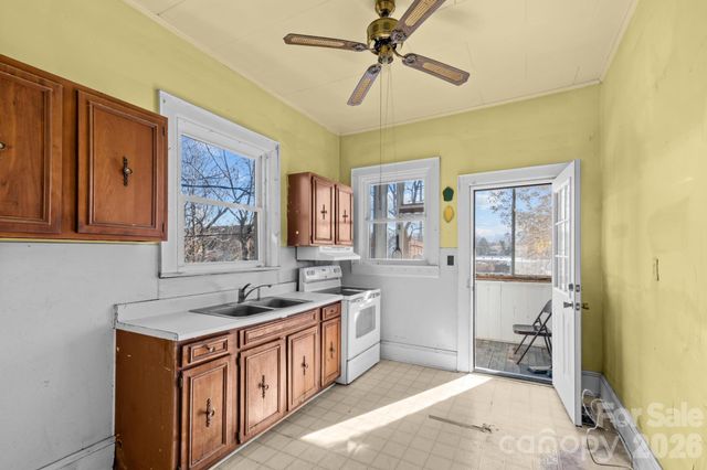 1011 Ashe Avenue NW, Lenoir, NC 28645