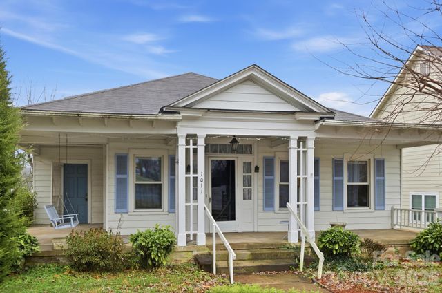 1011 Ashe Avenue NW, Lenoir, NC 28645