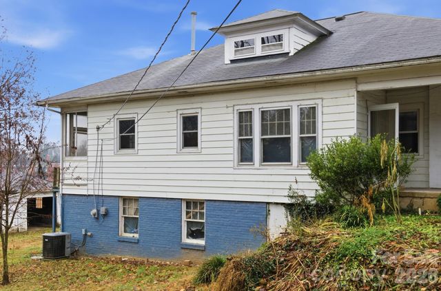 1011 Ashe Avenue NW, Lenoir, NC 28645