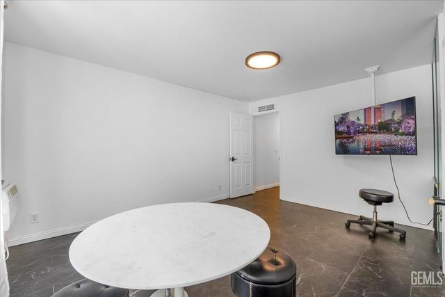 11645 Montana Avenue 126, Los Angeles, CA 90049