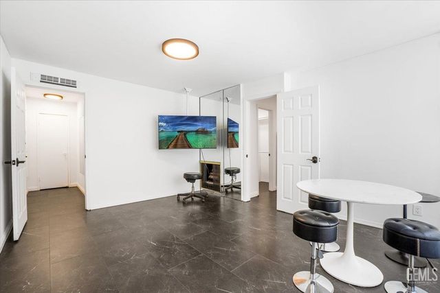 11645 Montana Avenue 126, Los Angeles, CA 90049