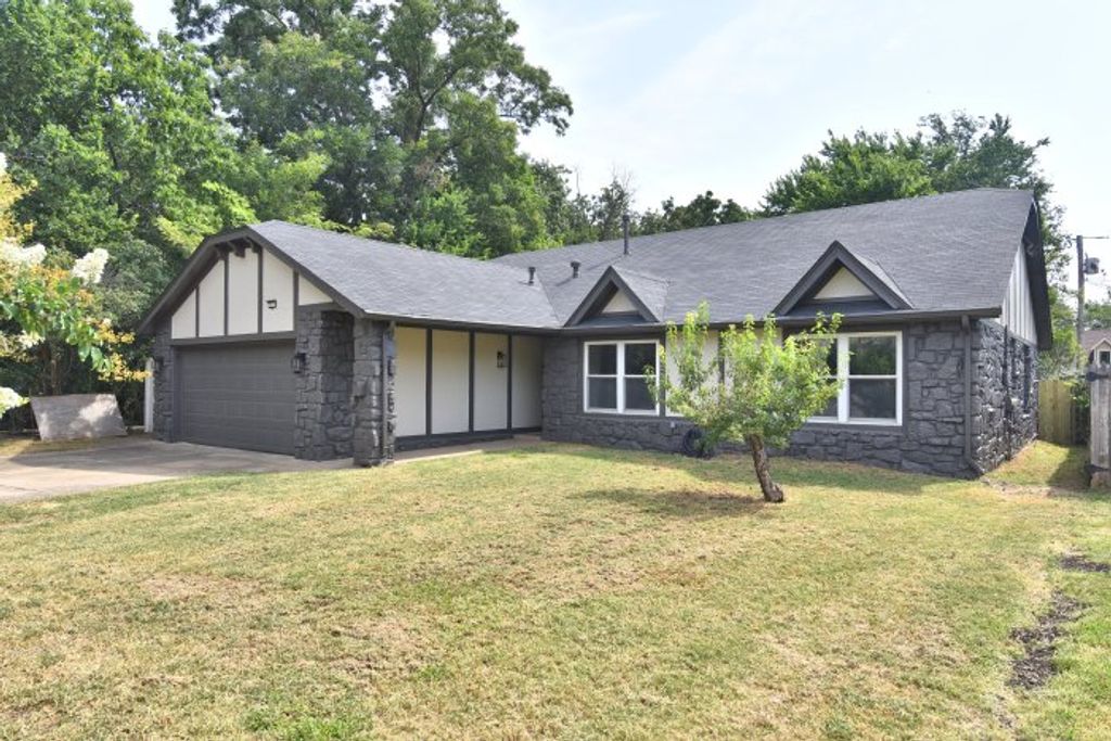 5211 S 32nd West Place, Tulsa, OK 74107