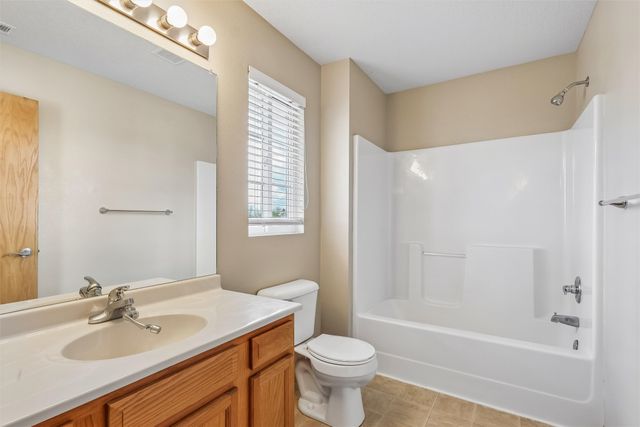 9483 Red Sunset Drive, West Des Moines, IA 50266