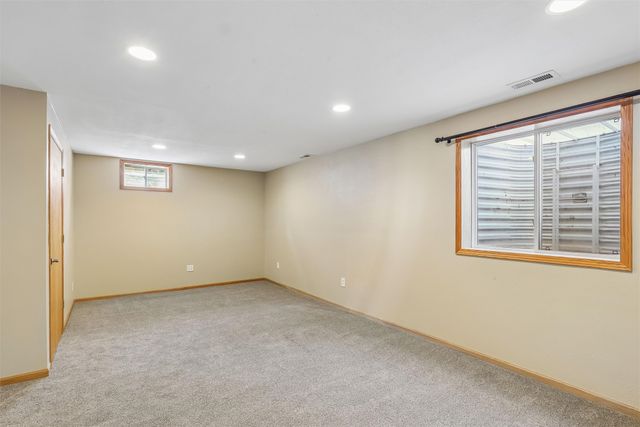 9483 Red Sunset Drive, West Des Moines, IA 50266