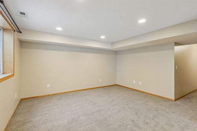 9483 Red Sunset Drive, West Des Moines, IA 50266