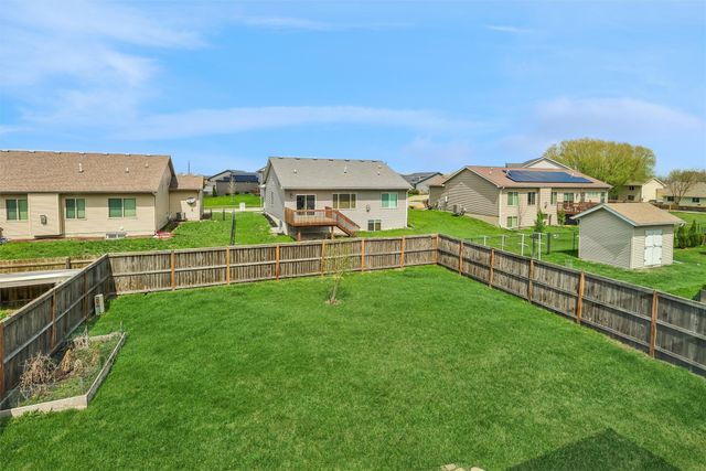 9483 Red Sunset Drive, West Des Moines, IA 50266