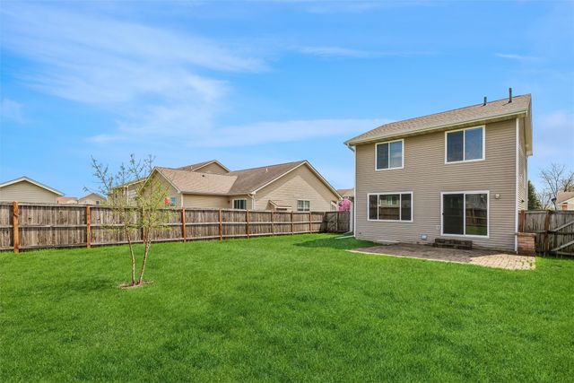 9483 Red Sunset Drive, West Des Moines, IA 50266