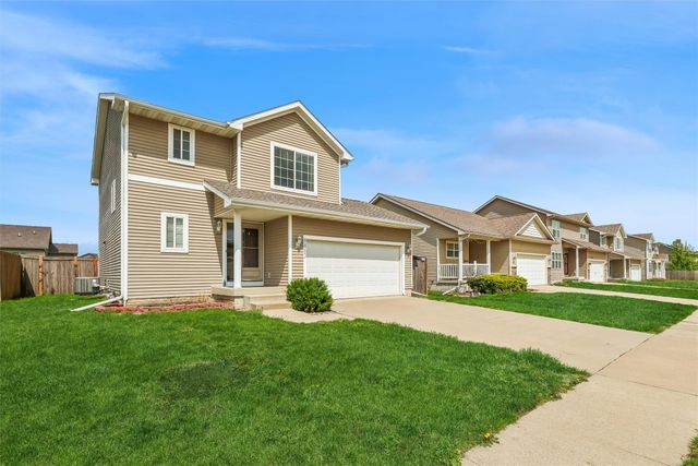 9483 Red Sunset Drive, West Des Moines, IA 50266