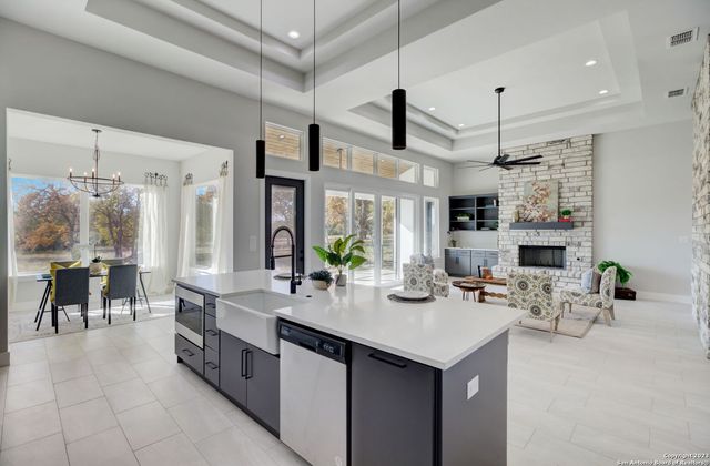 981 Jenny Leigh Trail, Bulverde, TX 78163