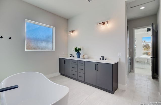 981 Jenny Leigh Trail, Bulverde, TX 78163