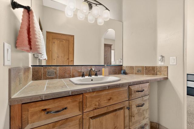 1 Caballo Sendero, Placitas, NM 87043