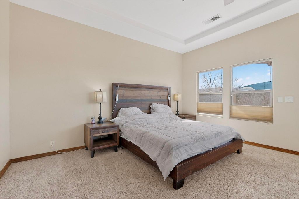 Image 17 of property listing at 1 Caballo Sendero, Placitas, NM 87043