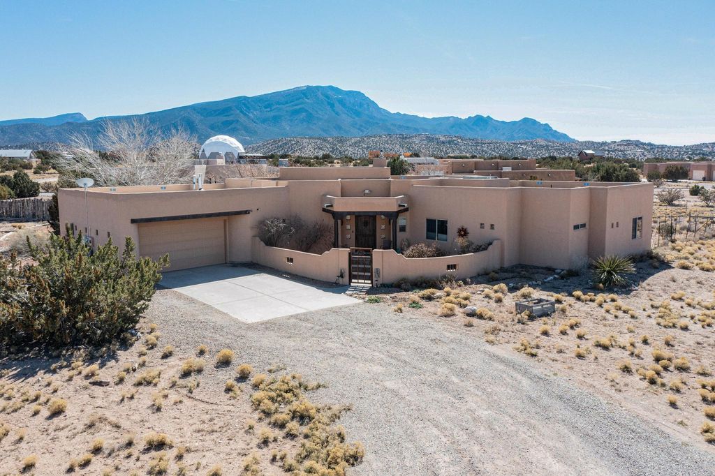 Image 2 of property listing at 1 Caballo Sendero, Placitas, NM 87043