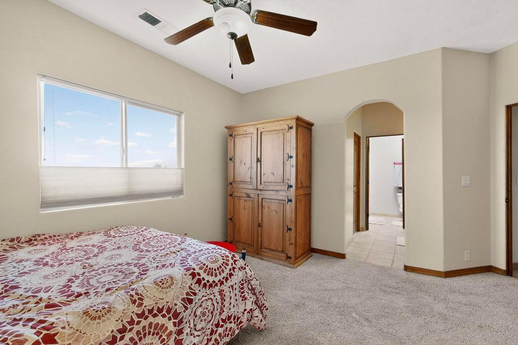 Image 24 of property listing at 1 Caballo Sendero, Placitas, NM 87043