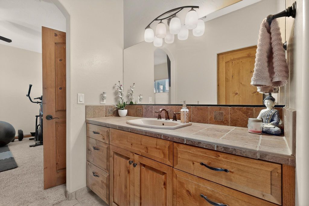 Image 26 of property listing at 1 Caballo Sendero, Placitas, NM 87043