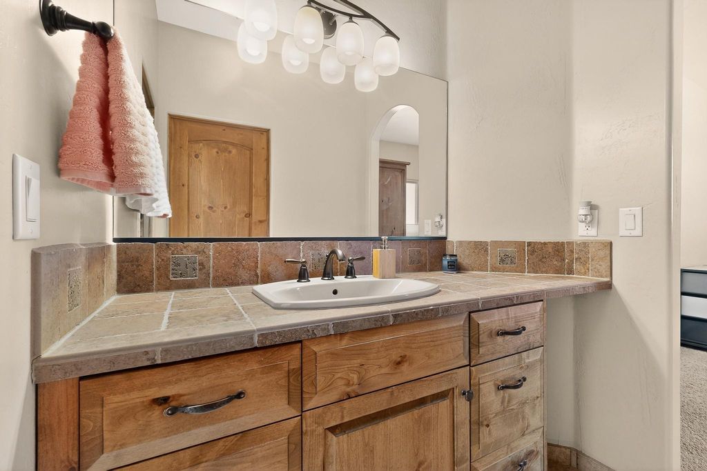 Image 27 of property listing at 1 Caballo Sendero, Placitas, NM 87043