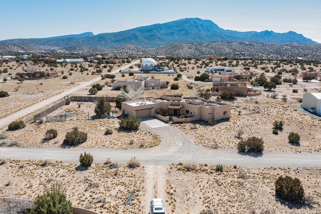 Image 3 of property listing at 1 Caballo Sendero, Placitas, NM 87043