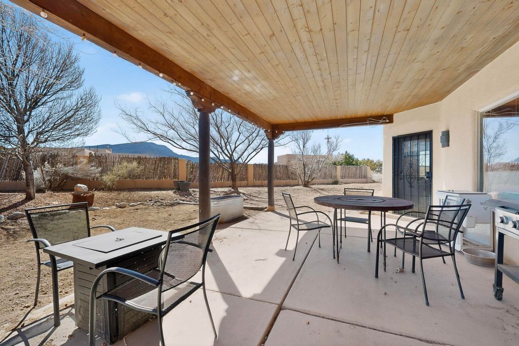 Image 36 of property listing at 1 Caballo Sendero, Placitas, NM 87043