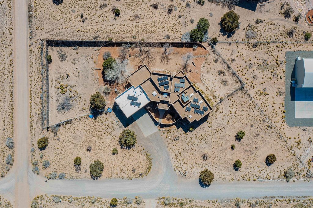 Image 6 of property listing at 1 Caballo Sendero, Placitas, NM 87043