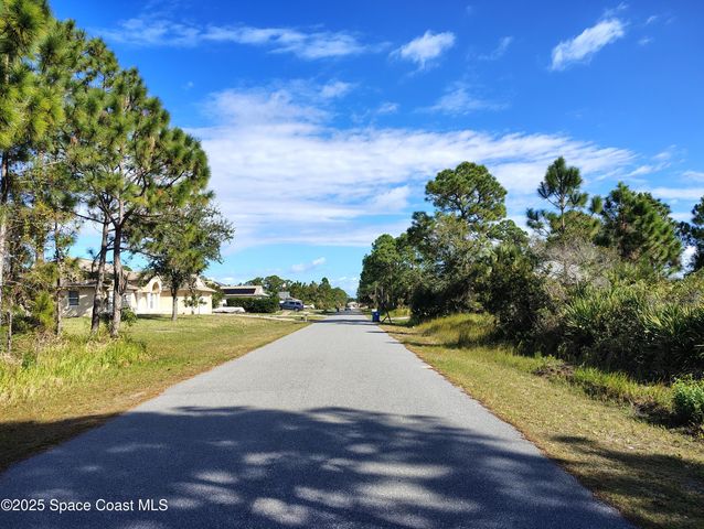 826 Wheatley Street SE, Palm Bay, FL 32909