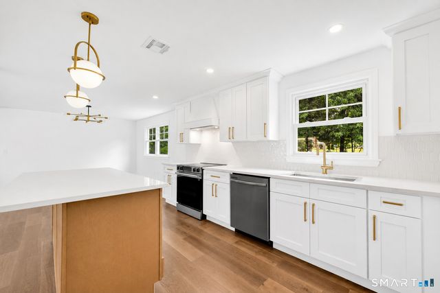 5 Butternut Drive, Bloomfield, CT 06002