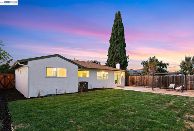 5557 Beau Ct, Fremont, CA 94538