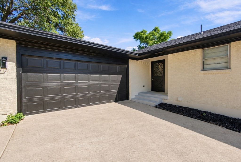 3049 Latham Drive, Dallas, TX 75229 — photo 2